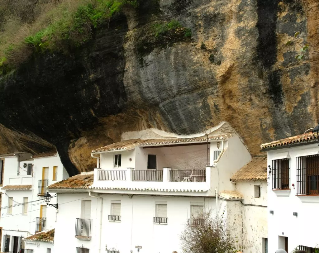 setenil de las bodegas cosa vedere calle jaboneria e case grotte