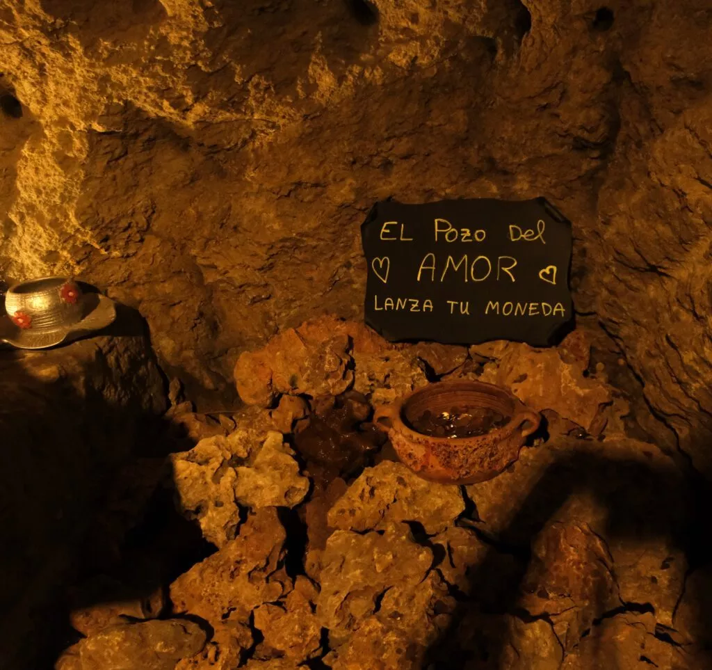 setenil de las bodegas que ver el pozo del amor tienda calle cantareria alta