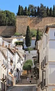 antequera-calle-cerca-alcazaba