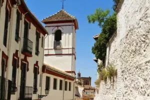 albayzin granada typical street