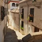 tipical-street-in-albaicin-with-view-on-alhambra