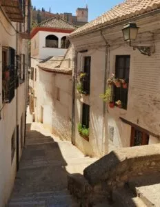 tipical-street-in-albaicin-with-view-on-alhambra