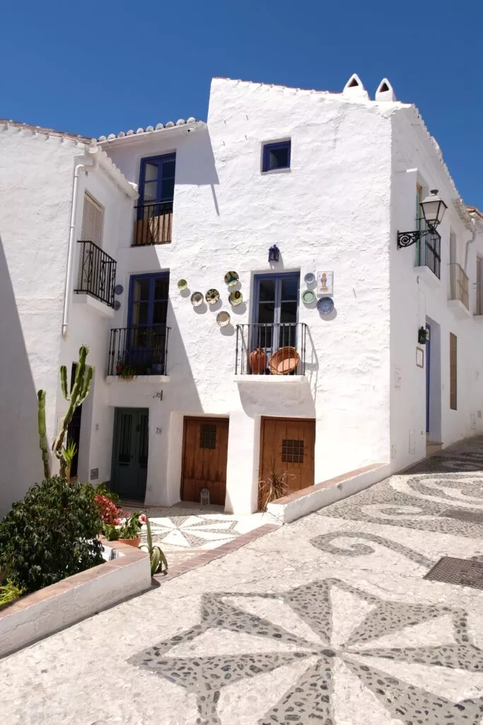 things to see in frigiliana white house