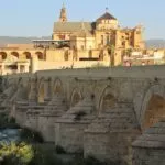 visit-cordoba-roman-bridge-with-the-mosque