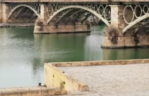 seville-insolite-et-secrete-le-pont-de-triana