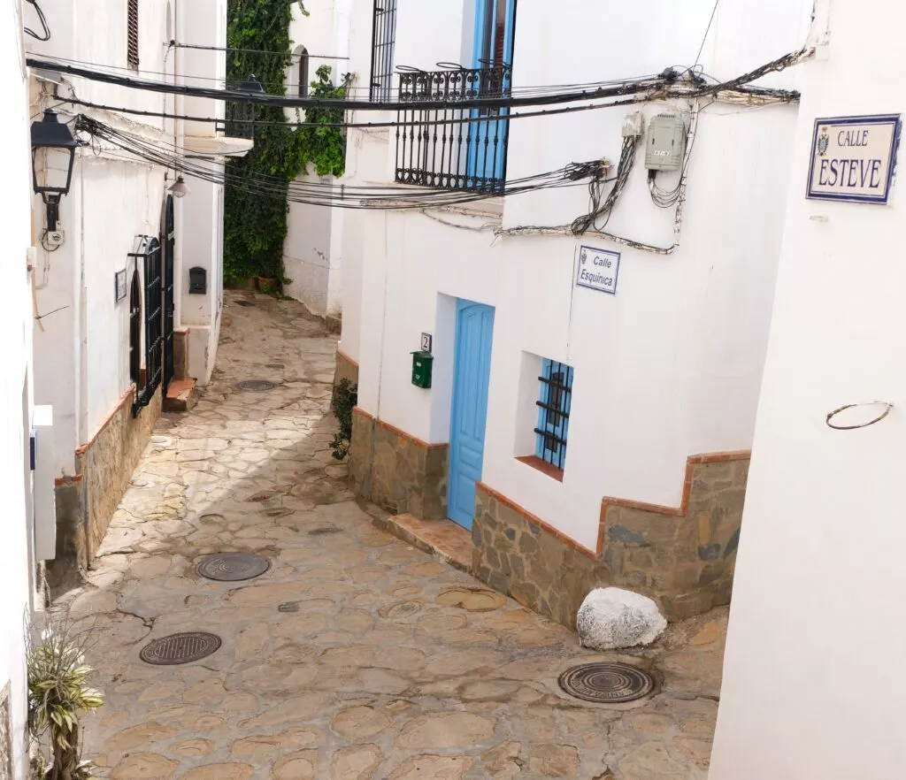 mojacar what to see narraow streets in old town