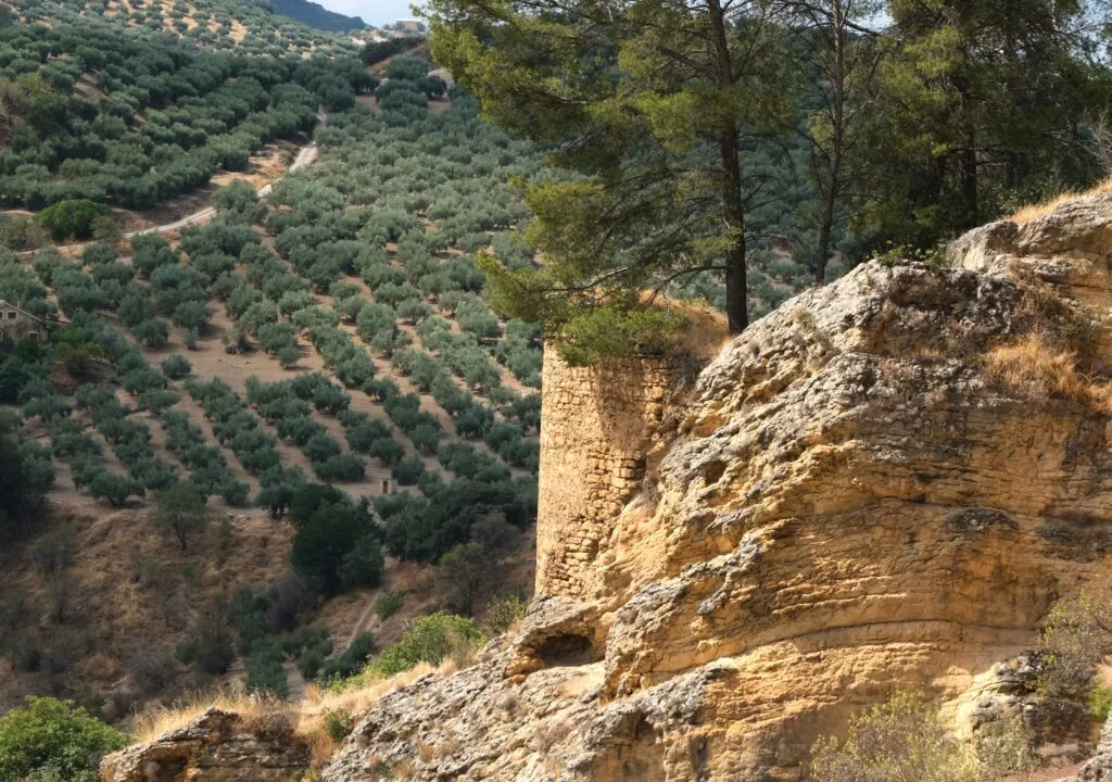 montefrio cosa vedere i resti del muro arabo