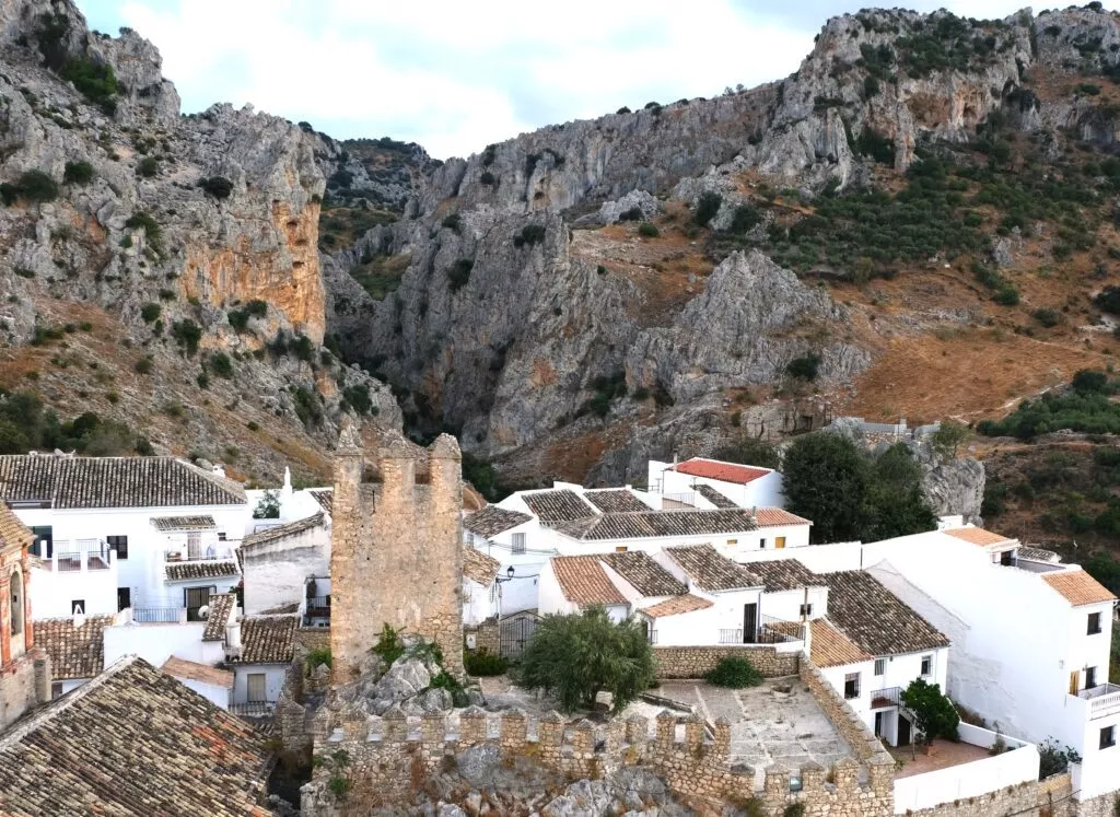 que ver en zuheros pueblo y canon del rio bailon antigua Sujayra