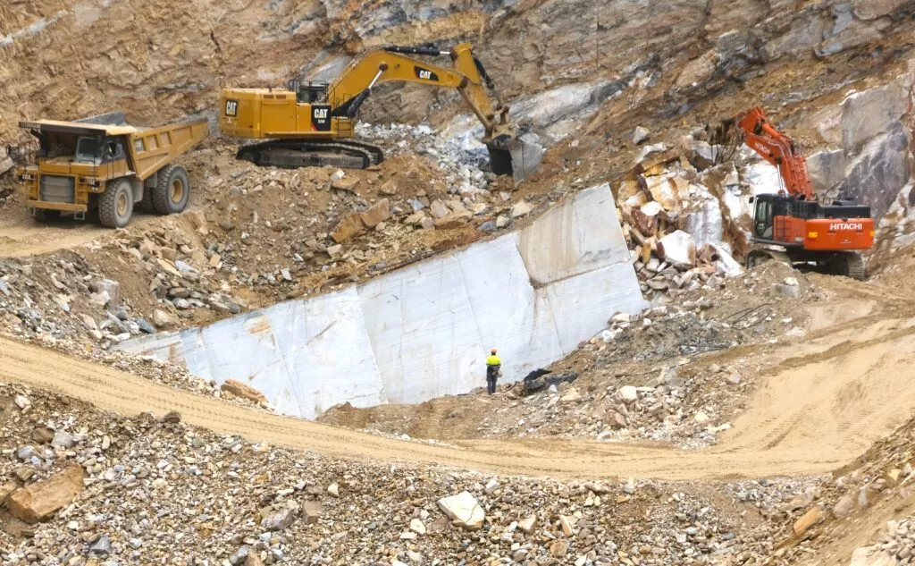 que voir a macael les carrieres de marbre blanc