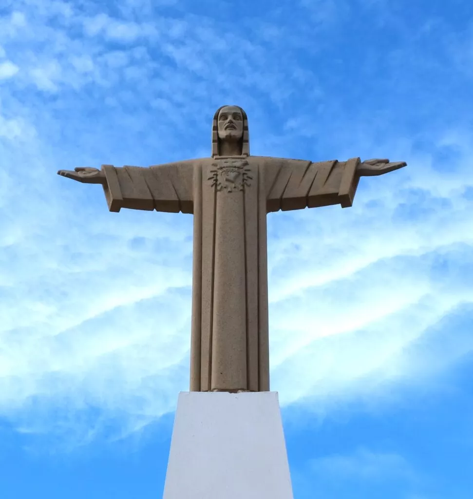 what to see in canjayar christ statue