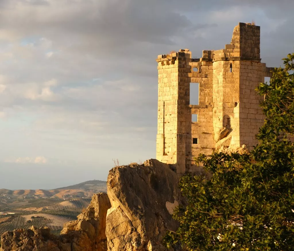 zuheros que ver vista castillo desde mirador de la villa