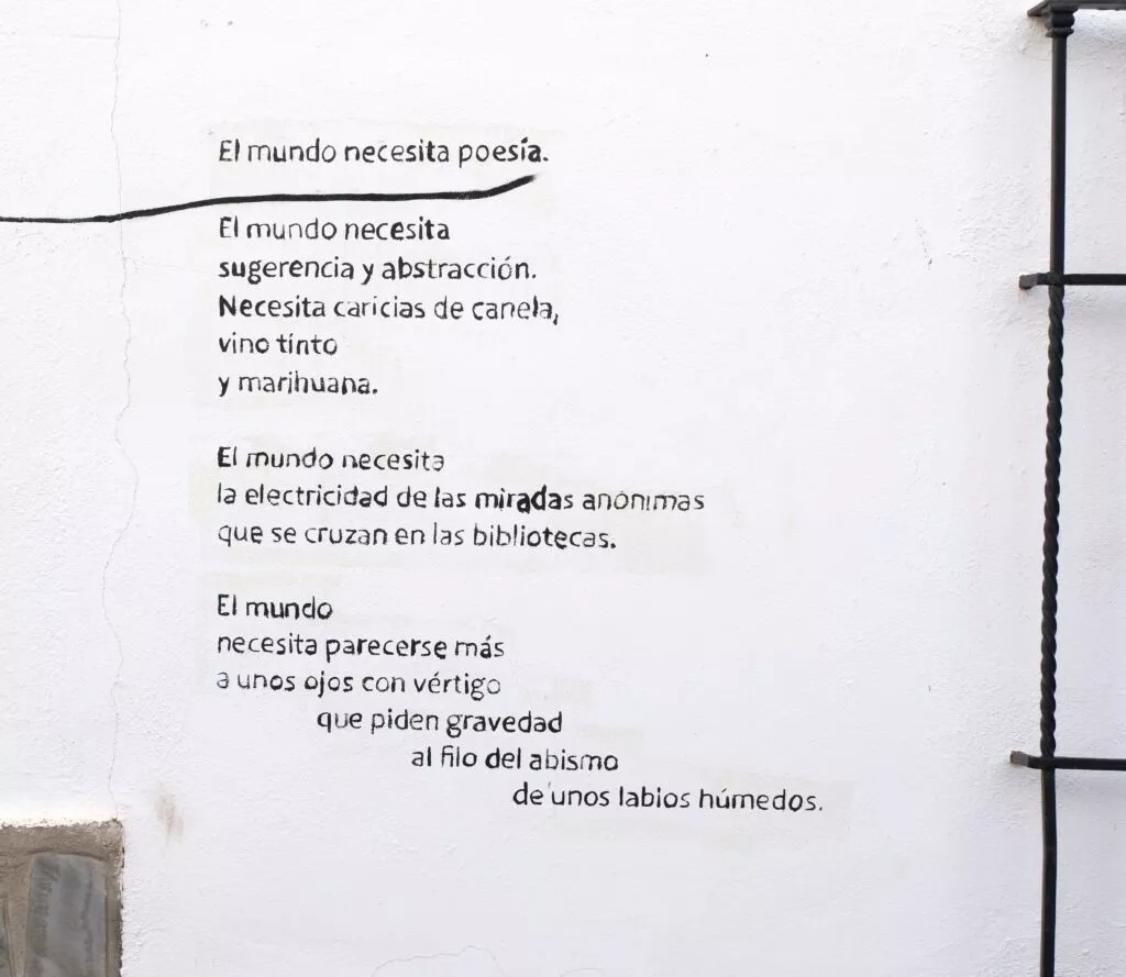 almocita que hacer y ver poesia por las calles