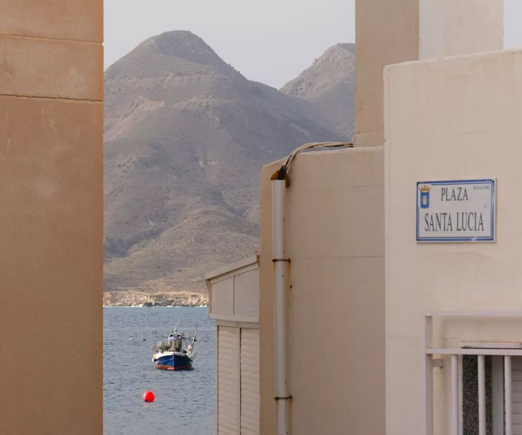 cosa vedere isleta del moro barca da pesca