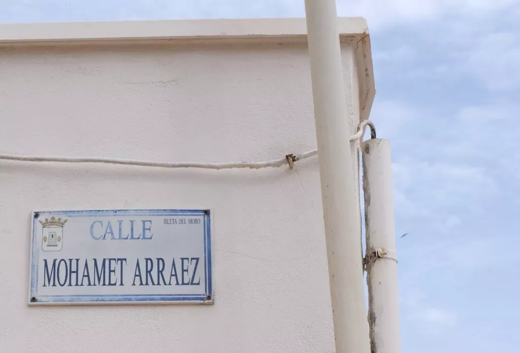 isleta del moro que ver cartel calle mohamet araez