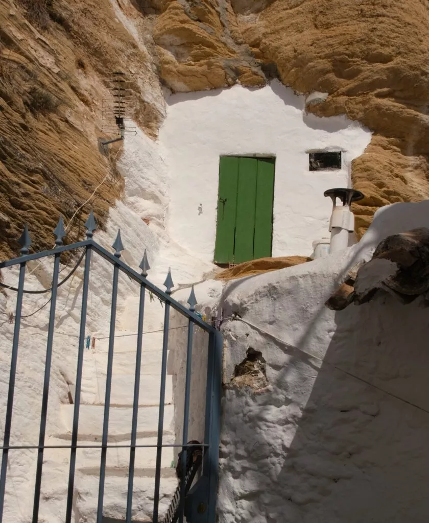 iznajar maison grotte barrio del penon