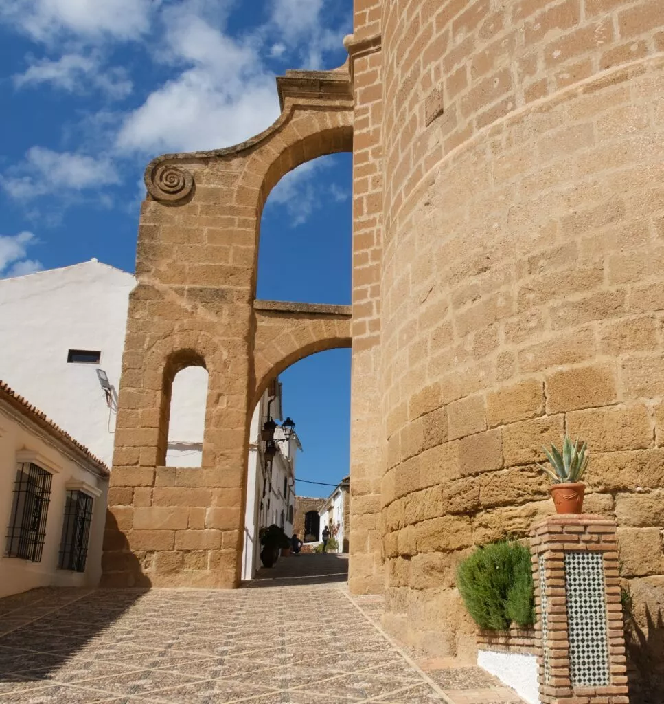 iznajar que ver arco de la iglesia de santiago