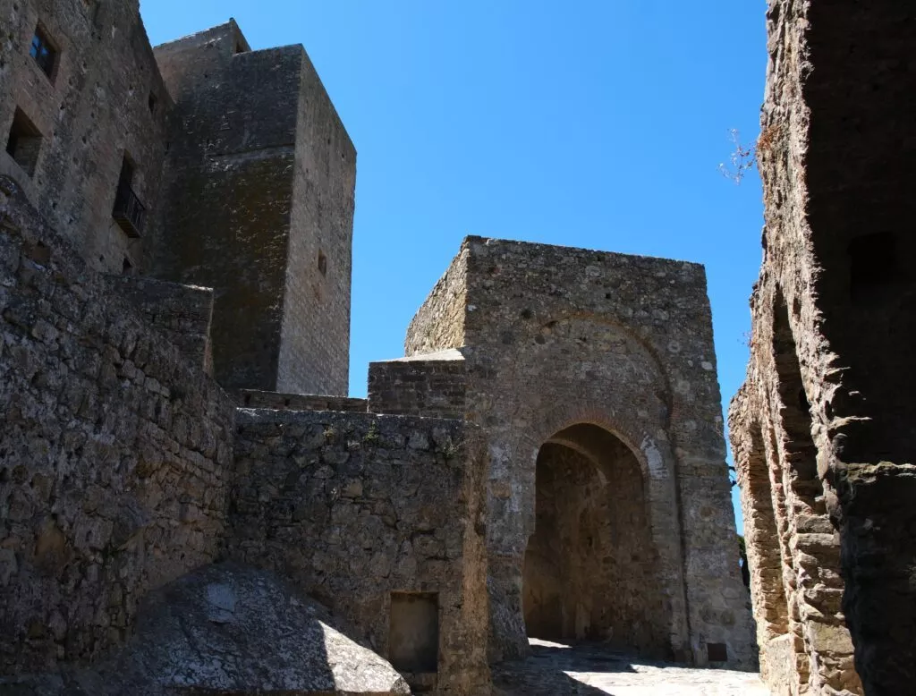 que ver en castellar de la frontera murallas del castillo fortaleza