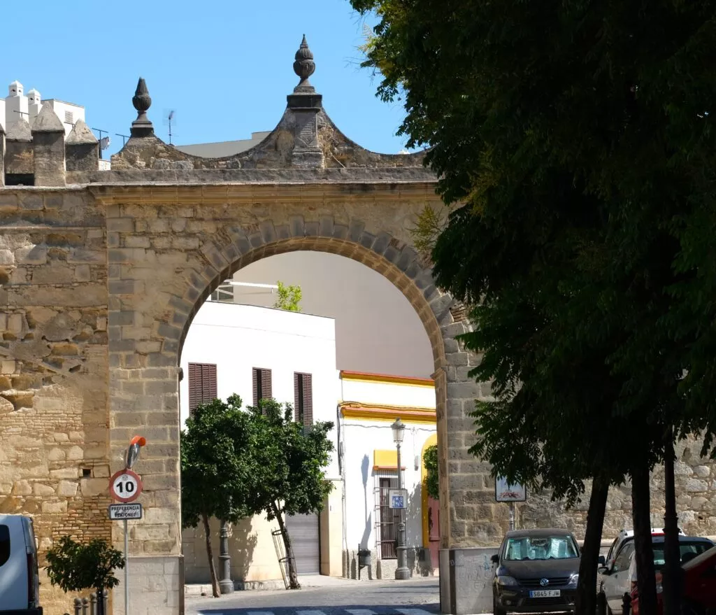 que ver en jerez de la frontera puerta del arroyo en la antigua muralla