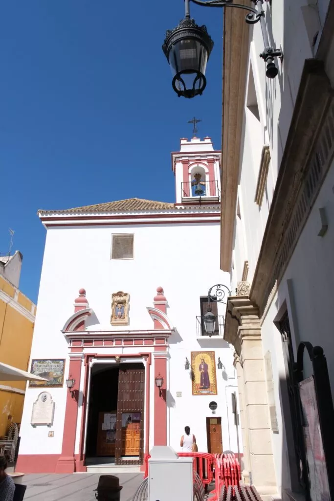 que ver en sanlucar de barrameda plaza de san roque y iglesia de ntra sra de los desemparados