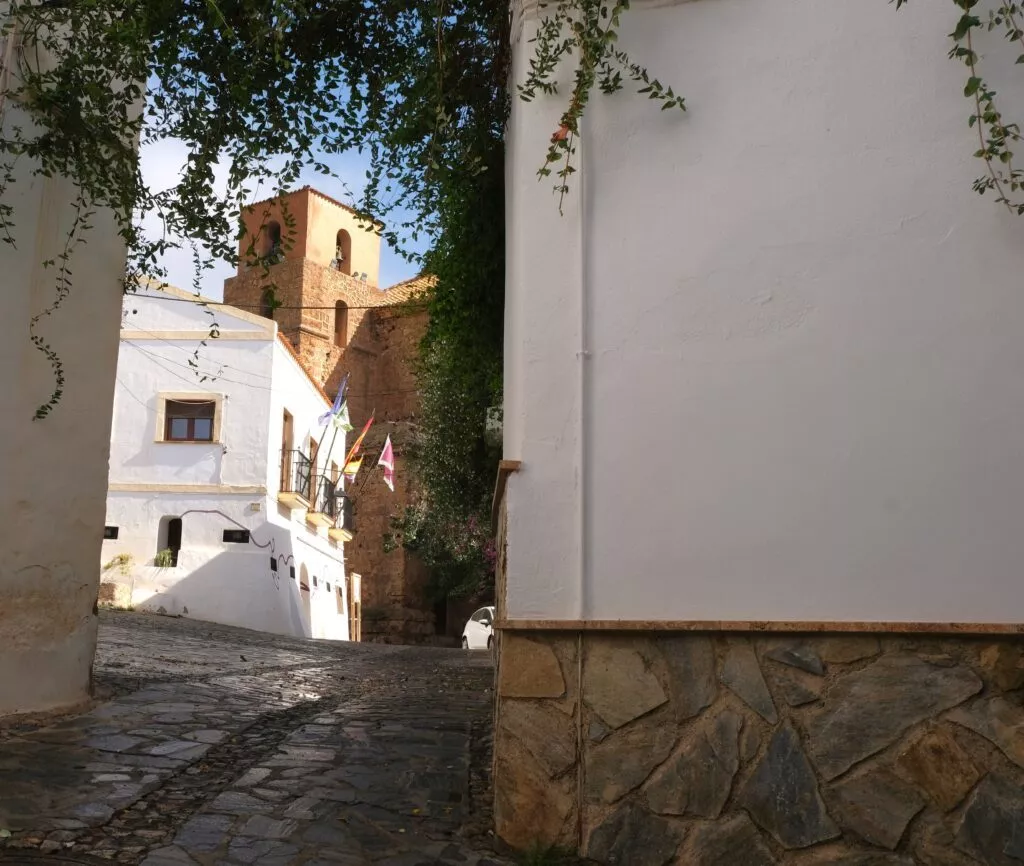 que voir a almocita eglise du village