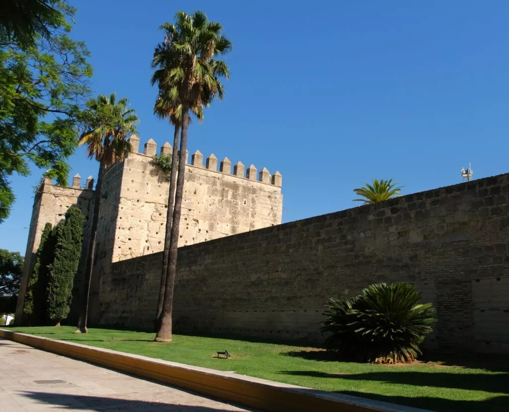 que voir a jerez de la frontera la muraille du chateau alcazar