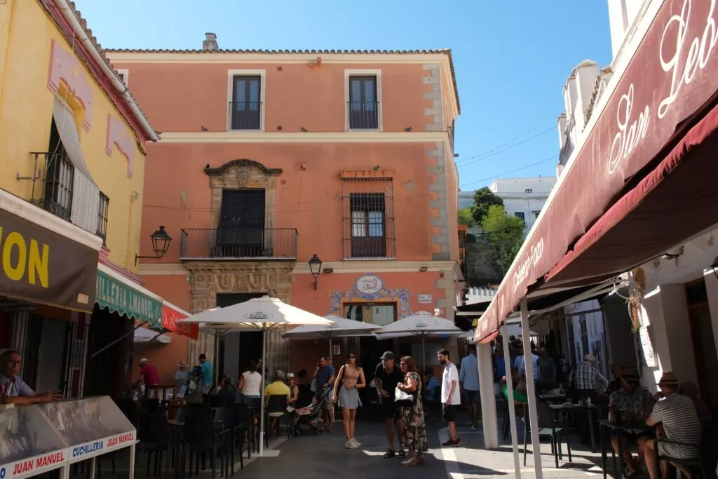 sanlucar de barrameda que ver barrio bajo calle al lado plaza de abastos