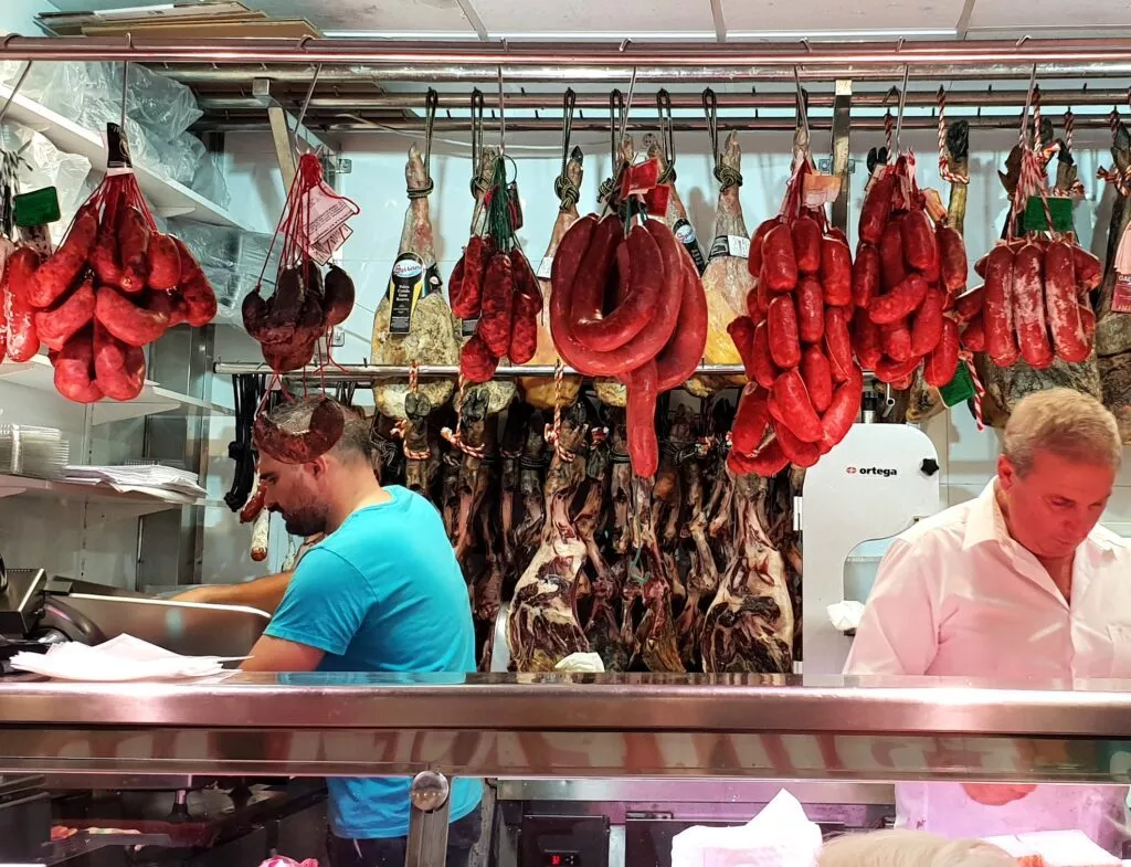 sanlucar de barrameda que visitar la plaza de abastos