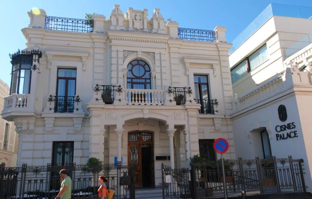 sanlucar de barrameda things to see cisnes palace