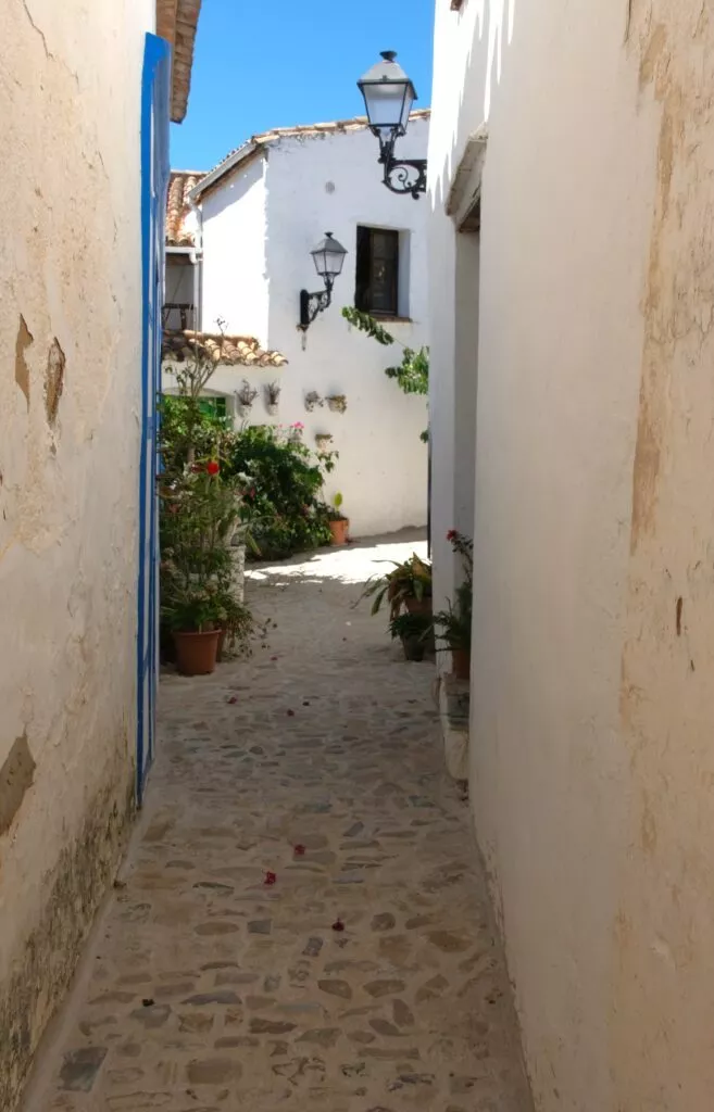 visitar castellar de la frontera ver las calles estrechas