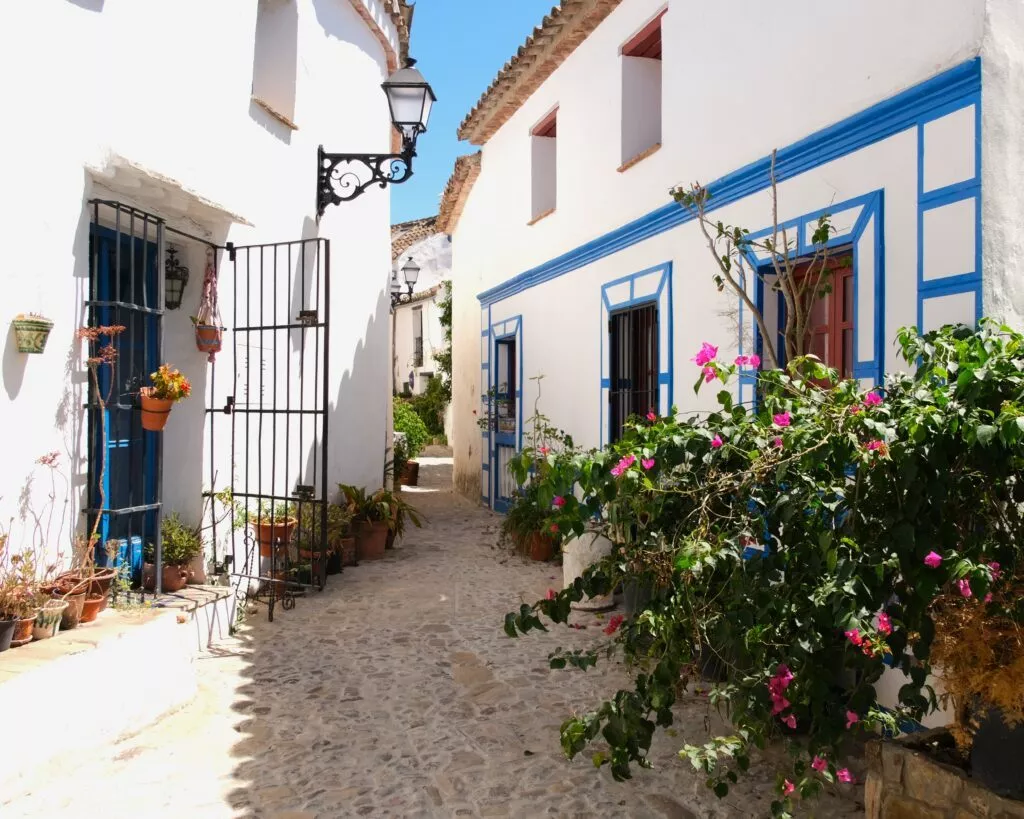 visiter castellar de la frontera voir les ruelles étroites