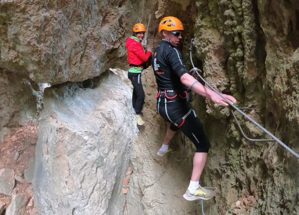 marbella activites plein air via ferrata de benalauria