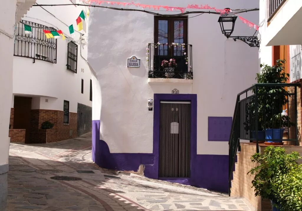 andalucia autentica pueblo los guajares guajar fondon calle estrecha